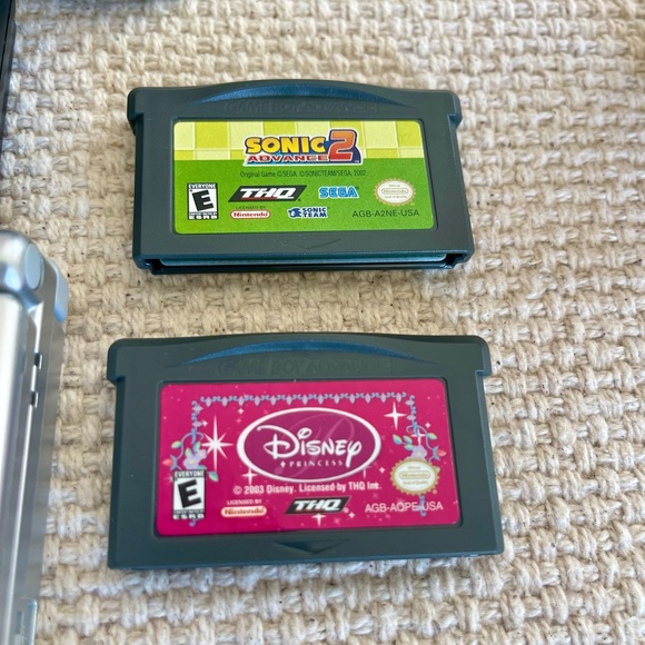 Nintendo GameBoy Advance SP Platinum Silver - Picture 13 of 16